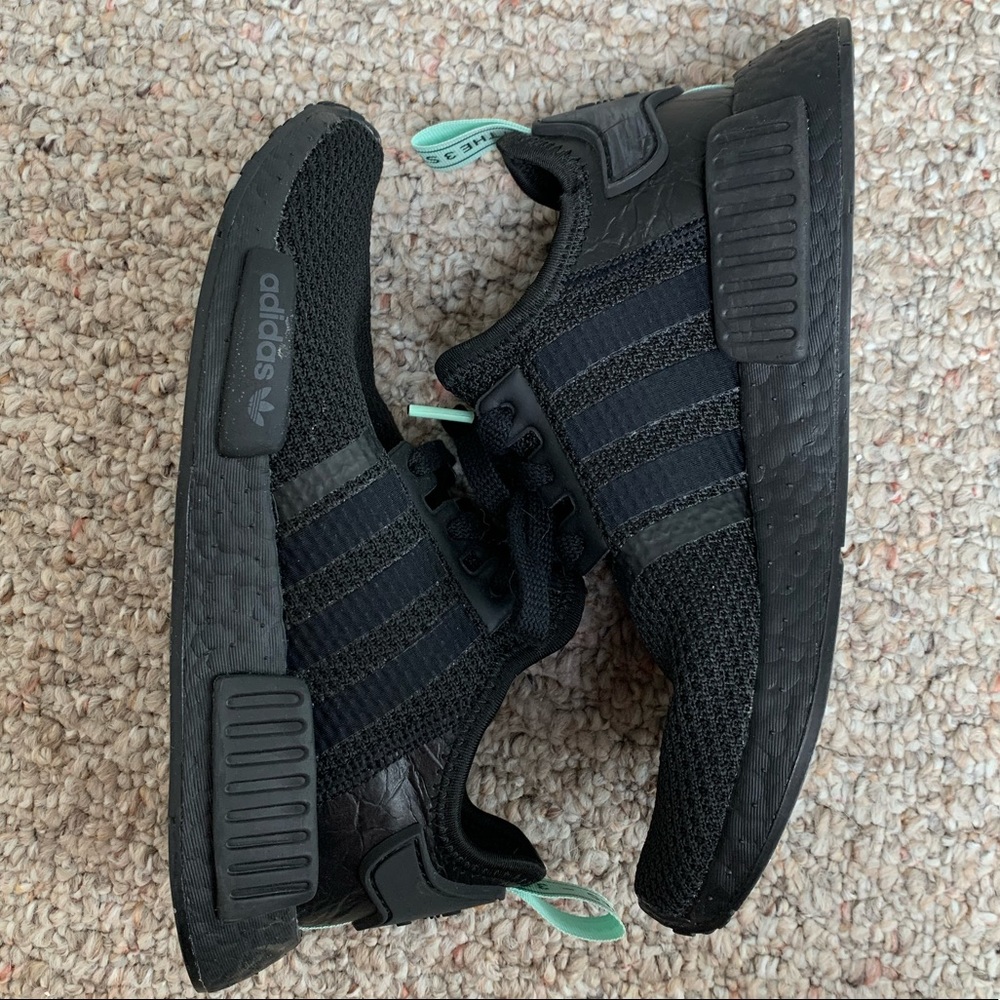 Adidas NMD_R1 Black on black